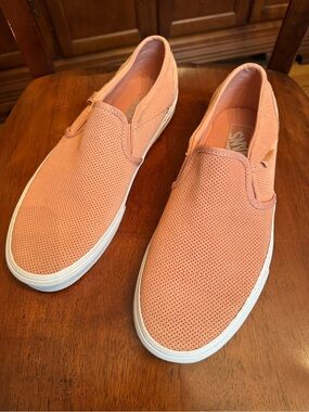 Peach Slip-On VANs women’s size 11